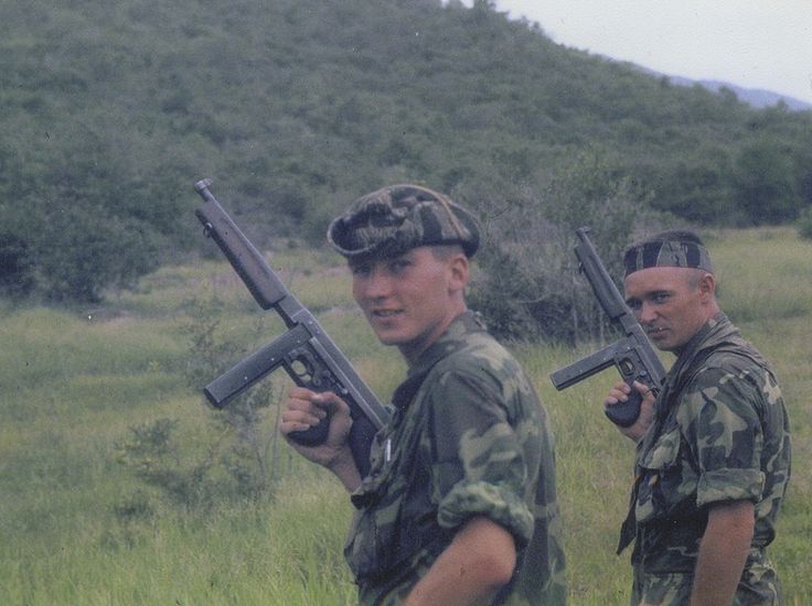 [LRRP] LRRP, Ranger * SF Vietnam - Thompson 45 cal sub machine gun firing at MACV Recondo School - 1967