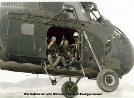John Mcgovern s'envolant dans un hélicptère H-34 Kingbee